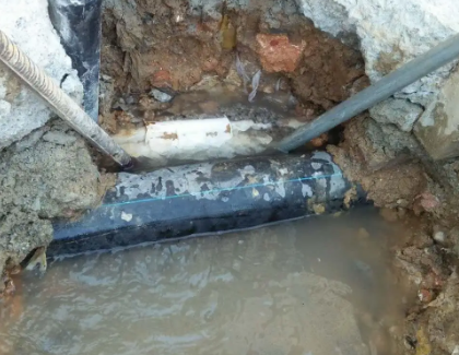 科尔沁左翼中测漏水之水管漏水